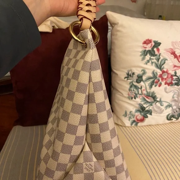 Louis Vuitton Cream and Tan Hobo Bag - Picture 2 of 11
